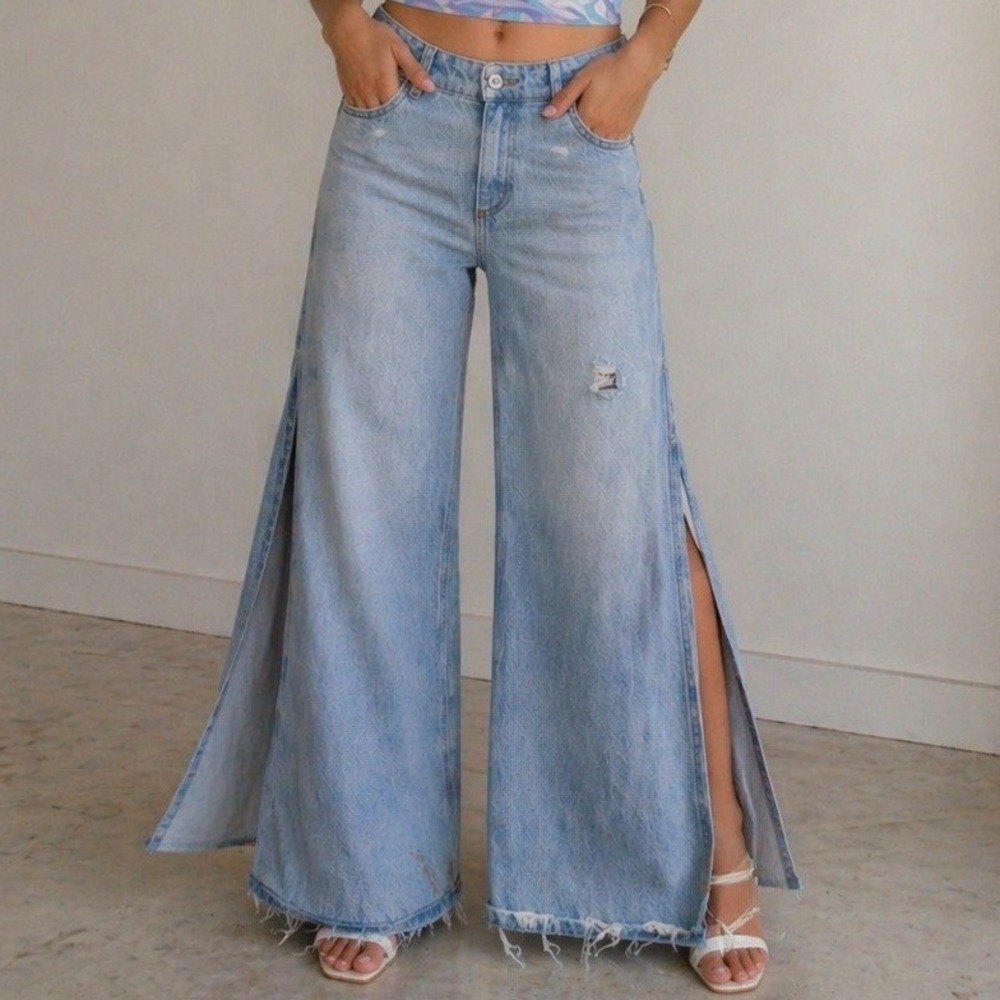 Mattelsa Dreamers Light Wash Wide Leg Side Slit Distressed Jeans Womens 28/MX - Picture 1 of 13